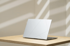 <b>灵耀142025不只轻薄便携、视</b>